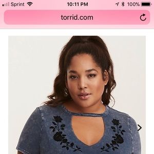 Torrid size 2 Choker neck t NWT